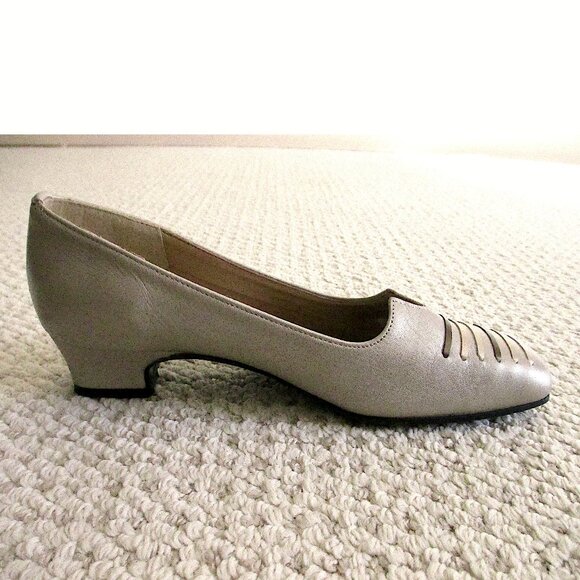 Magdesians Pearlized Taupe Pumps Women's Size 7M - Picture 6 of 9